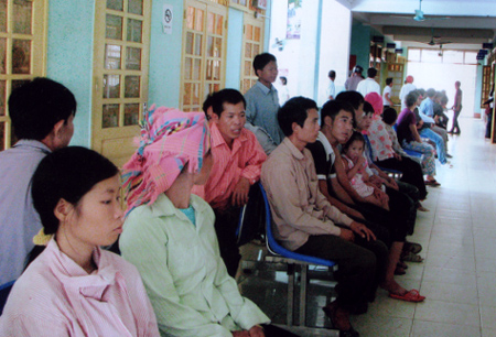 Bệnh viện Đa khoa khu vực thị xã Nghĩa Lộ thu hút nhiều bệnh nhân đến khám và điều trị.
