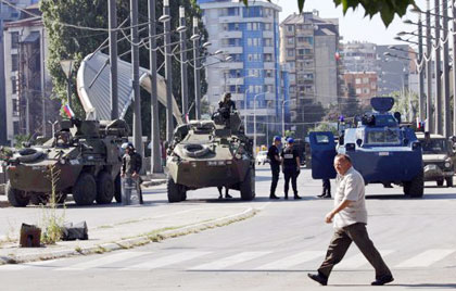 NATO đã điều động hàng trăm binh sĩ và xe bọc thép tới khu vực ranh giới Serbia - Kosovo nhằm ngăn chặn bạo lực tiếp tục bùng phát.