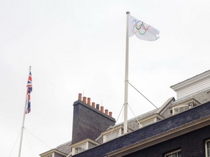 Lá cờ Olympic đã tung bay trên nóc nhà số 10 Phố Downing.