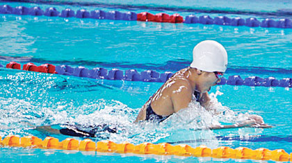 Ánh Viên trên đường bơi 400m hỗn hợp tại SEA Games 26. 
