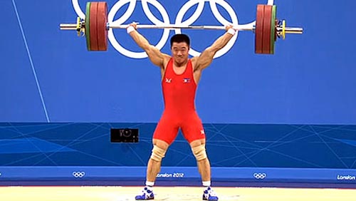 Kim Un Guk nâng mức tổng cử 327 kg ở hạng cân 62 kg dành cho nam.
