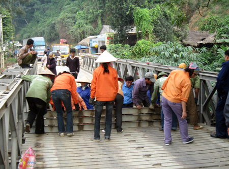 Cầu Ngòi Lực đang dần xuống cấp thường xuyên ảnh hưởng lưu thông trên quốc lộ 70