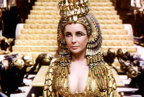 Huyền thoại điện ảnh Elizabeth Taylor trong chân dung Nữ hoàng Ai Cập Cleopatra 



