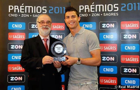 C.Ronaldo lần thứ 7 liên tiếp giành giải thưởng ở quê nhà