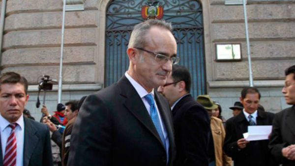 Đại sứ Tây Ban Nha Ángel Vázquez sau khi trao công hàm xin lỗi tại Bộ Ngoại giao Bolivia. (Ảnh: Presstv)
