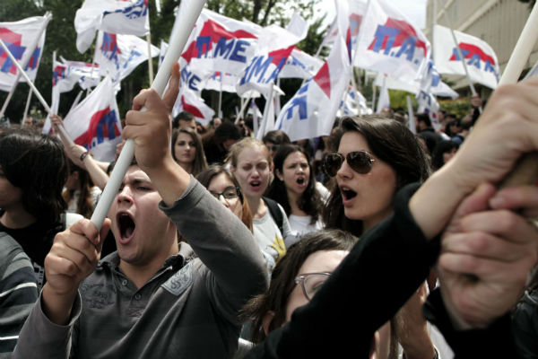 Cuộc tổng đình công hôm 13/6 của hàng chục nghìn người tại Hy Lạp. (Ảnh: AP) 

