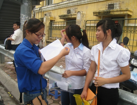 Thí sinh dự thi đại học năm 2013  
