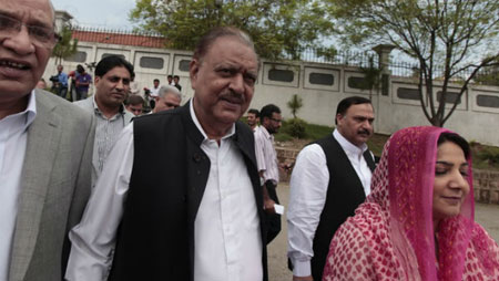 Ông Mamoon Hussain (giữa), người vừa đắc cử Tổng thống Pakistan nhiệm kỳ sắp tới. 

