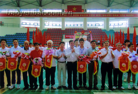 Đại hội thể dục thể thao lần thứ IV ngành xây dựng chào mừng Đại hội XI Công đoàn Việt Nam thu hút trên 300 vận động viên tham gia.

