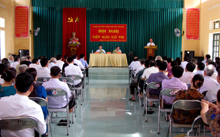Đoàn đại biểu Quốc hội tỉnh tiếp xúc cử tri thị xã Nghĩa Lộ