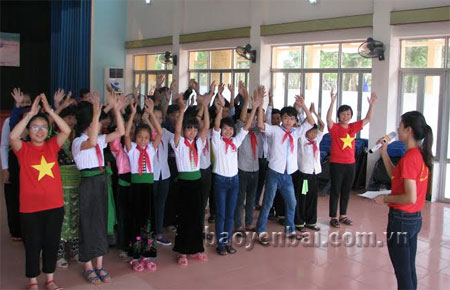 Các em học sinh vùng cao tham gia Trại kỹ năng hè 2015.
