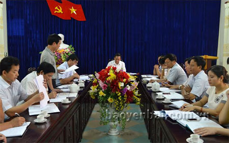 Lãnh đạo Báo Yên Bái phát biểu ý kiến tại cuộc họp.