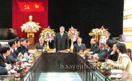 Đồng chí Đinh Thế Huynh - Ủy viên Bộ Chính trị, Trưởng ban Tuyên giáo Trung ương làm việc với Ban Tuyên giáo Tỉnh ủy Yên Bái tháng 1/2012.
