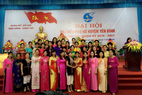 Ban chấp hành Hội LHPN huyện Yên Bình khóa XIX ra mắt Đại hội.
