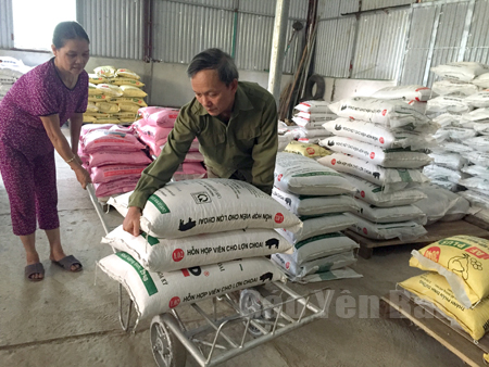 Ngoài chăn nuôi giỏi, gia đình ông Bùi Văn Đoan còn mạnh dạn đầu tư kinh doanh thức ăn chăn nuôi tăng thêm thu nhập.