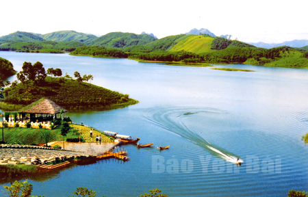 Hồ Thác Bà là điểm đến hấp dẫn du khách và các nhà đầu tư du lịch. (Ảnh: Thanh Miền)