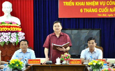 Đồng chí Dương Văn Thống - Phó Bí thư Thường trực Tỉnh ủy, Trưởng BCĐ công tác tôn giáo tỉnh phát biểu chỉ đạo Hội nghị.