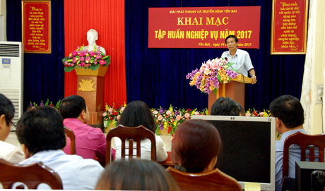 Giám đốc Đài Phát thanh và Truyền hình Yên Bái Hà Minh Ất phát biểu khai mạc tập huấn.