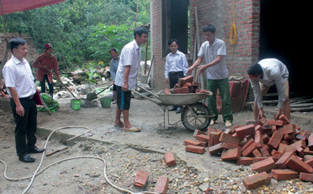 Ngôi nhà của gia đình bà Phạm Thị Trà đang hoàn thiện để sớm đưa vào sử dụng.