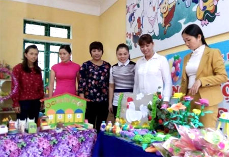 Ngành giáo dục huyện Lục Yên thường xuyên tổ chức các cuộc thi cho giáo viên làm mô hình, dụng cụ giảng dạy để nâng cao chất lượng giáo dục.