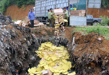 105.000 quả trứng gà nhập lậu đã được Chi cục Quản lý thị trường và cơ quan chức năng tiêu hủy theo quy định.