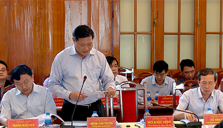 Đồng chí Hoàng Văn Thuyên - Giám đốc Sở Nội vụ công bố Quyết định của UBND về chỉ số cải cách hành chính năm 2017