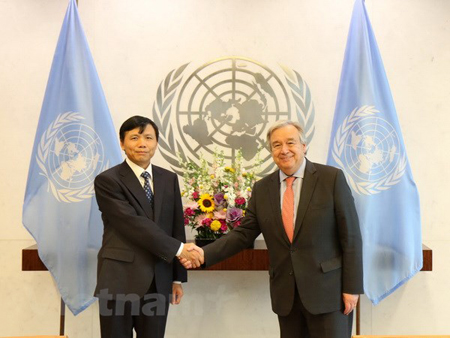 Đại sứ Đặng Đình Quý và Tổng thư ký Liên hợp quốc Antonio Guterres.