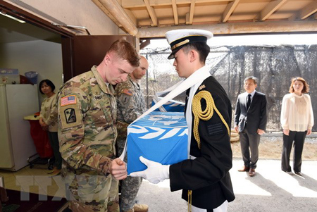 Bộ Quốc phòng Hàn Quốc trao hài cốt binh sỹ Mỹ hy sinh trong cuộc Chiến tranh Triều Tiên.