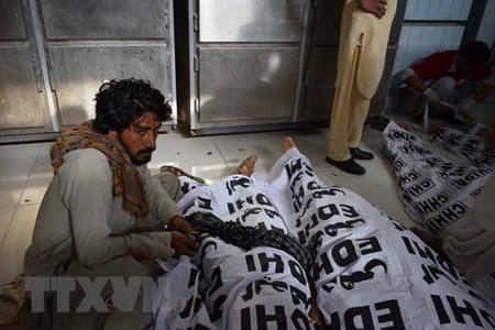 Thi thể các nạn nhân vụ tấn công tại bệnh viện ở Quetta, Tây Nam Pakistan ngày 13/7.