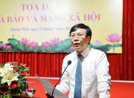 Ông Hồ Quang Lợi, Phó chủ tịch Thường trực Hội Nhà báo Việt Nam phát biểu tại tọa đàm.