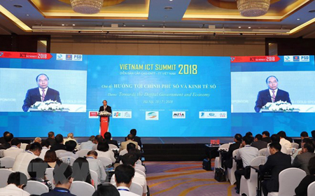 Thủ tướng Nguyễn Xuân Phúc dự Diễn đàn cấp cao Công nghệ thông tin-Truyền thông Việt Nam 2018 với chủ đề Hướng tới Chính phủ số và kinh tế số.