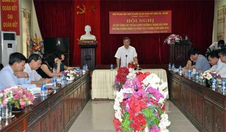 Đồng chí Nông Văn Lịnh - Ủy viên Ban Thường vụ Tỉnh ủy, Chủ tịch Ủy ban MTTQ tỉnh phát biểu tại Hội nghị.
