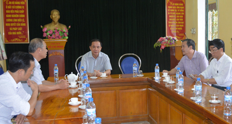 Đồng chí Tạ Văn Long – Phó Chủ tịch Thường trực UBND tỉnh chỉ đạo công tác phòng tránh thiên tai tại xã Trung Tâm, huyện Lục Yên.