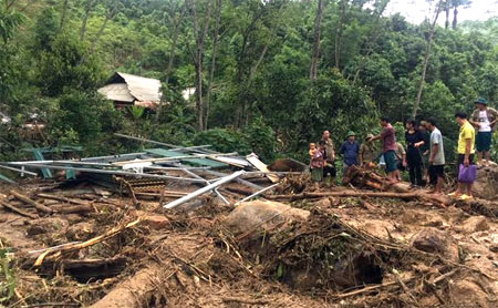 Lãnh đạo huyện Văn Yên  nắm bắt, chỉ đạo khắc phục hậu quả mưa lũ tại xã Quang Minh.