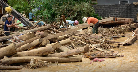 Cảnh hoang tàn do mưa lũ gây ra cho nhân dân tỉnh Yên Bái.