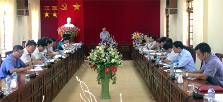 Đồng chí Nguyễn Văn Lịch - Ủy viên Ban Thường vụ, Trưởng ban Nội chính Tỉnh ủy phát biểu tại buổi làm việc với huyện Văn Yên về công tác nội chính và PCTN.