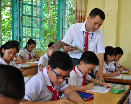 Một giờ học của thầy và trò Trường Tiểu học Nguyễn Thái Học, thành phố Yên Bái.