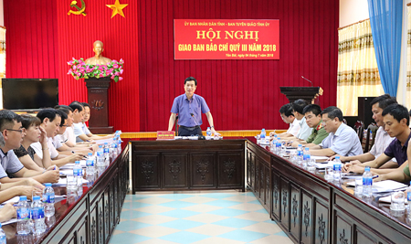 Đồng chí Nguyễn Minh Tuấn - Ủy viên Ban Thường vụ, Trưởng ban Tuyên giáo Tỉnh ủy phát biểu định hướng tuyên truyền thực hiện Chỉ thị 05 và Nghị quyết Trung ương 4.