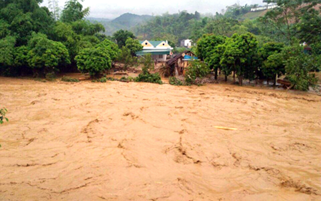 Trận mưa lũ lịch sử hồi tháng 7 năm 2018 khiến nhiều địa bàn trong tỉnh bị cô lập.