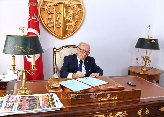 Tổng thống Tunisia Beji Caid Essebsi ký sắc lệnh về tổng tuyển cử ngày 5/7.