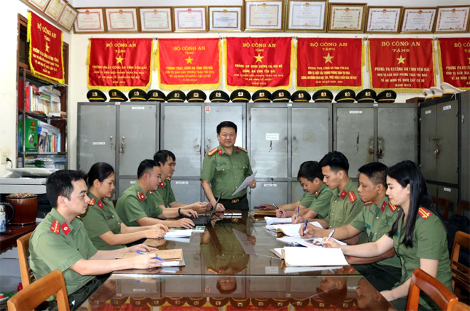 Cán bộ, chiến sỹ Phòng An ninh chính trị nội bộ, Công an tỉnh triển khai nhiệm vụ công tác.