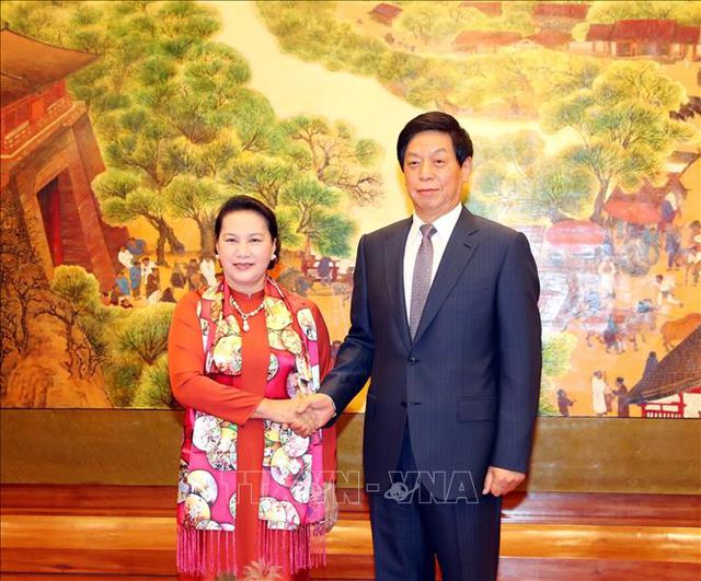 Chủ tịch Quốc hội Nguyễn Thị Kim Ngân hội đàm với Chủ tịch Nhân đại Trung Quốc.