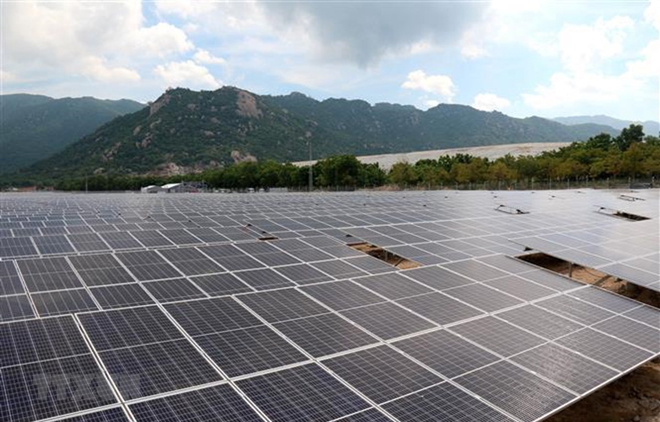 Nhà máy điện mặt trời Vĩnh Tân 2 có công suất lắp đặt 42,65 MWp với tổng mức đầu tư 986,2 tỷ đồng.