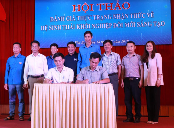 Lãnh đạo Trung tâm Ứng dụng và Thông tin khoa học - công nghệ tỉnh Phú Thọ và Trung tâm Ứng dụng, Kỹ thuật, Thông tin khoa học và công nghệ tỉnh Yên Bái đã ký kết thỏa thuận hợp tác.