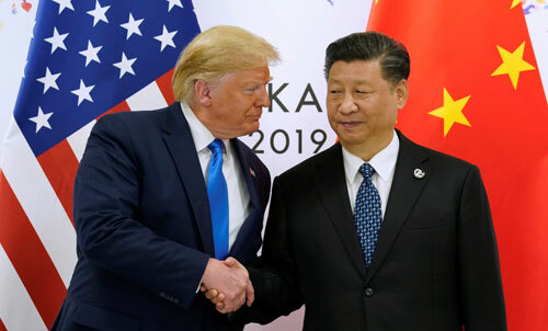 Tổng thống Mỹ Donald Trump (trái) gặp Chủ tịch Trung Quốc Tập Cận Bình bên lề hội nghị thượng đỉnh G20 ở Osaka, Nhật Bản, hồi cuối tháng trước.