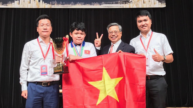 Thí sinh Lương Mạnh Đức đoạt cúp đặc biệt tại Kỳ thi toán quốc tế WMT 2019.