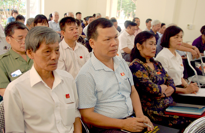 Đại biểu HĐND phường Minh Tân tham gia hoạt động tiếp xúc cử tri tại địa phương.