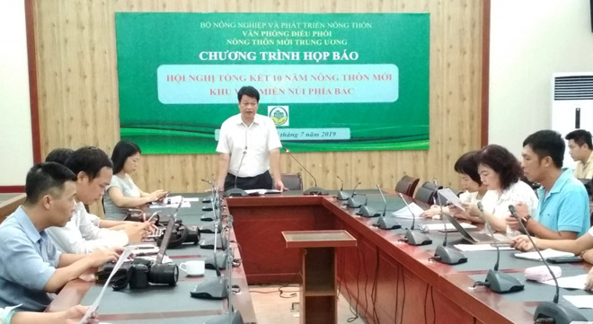 Ông Trần Nhật Lam, Phó Chánh Văn phòng Điều phối Nông thôn mới Trung ương phát biểu tại buổi họp báo.