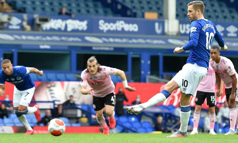 Leicester gục ngã trong chuyến làm khách của Everton.