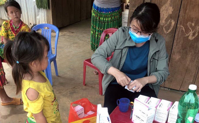 Ngành Y tế tỉnh Đắk Nông khoanh cấp phát thuốc dự phòng cho người dân ở vùng dịch
